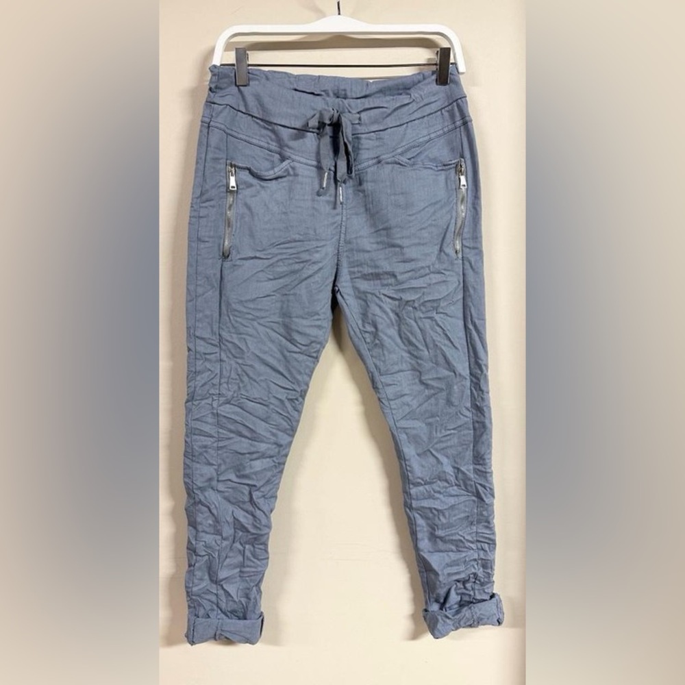 (60767-PIN-DNM) PIN STRIPED ZIPPER POCKET DETAIL CRINKLE JOGGERS